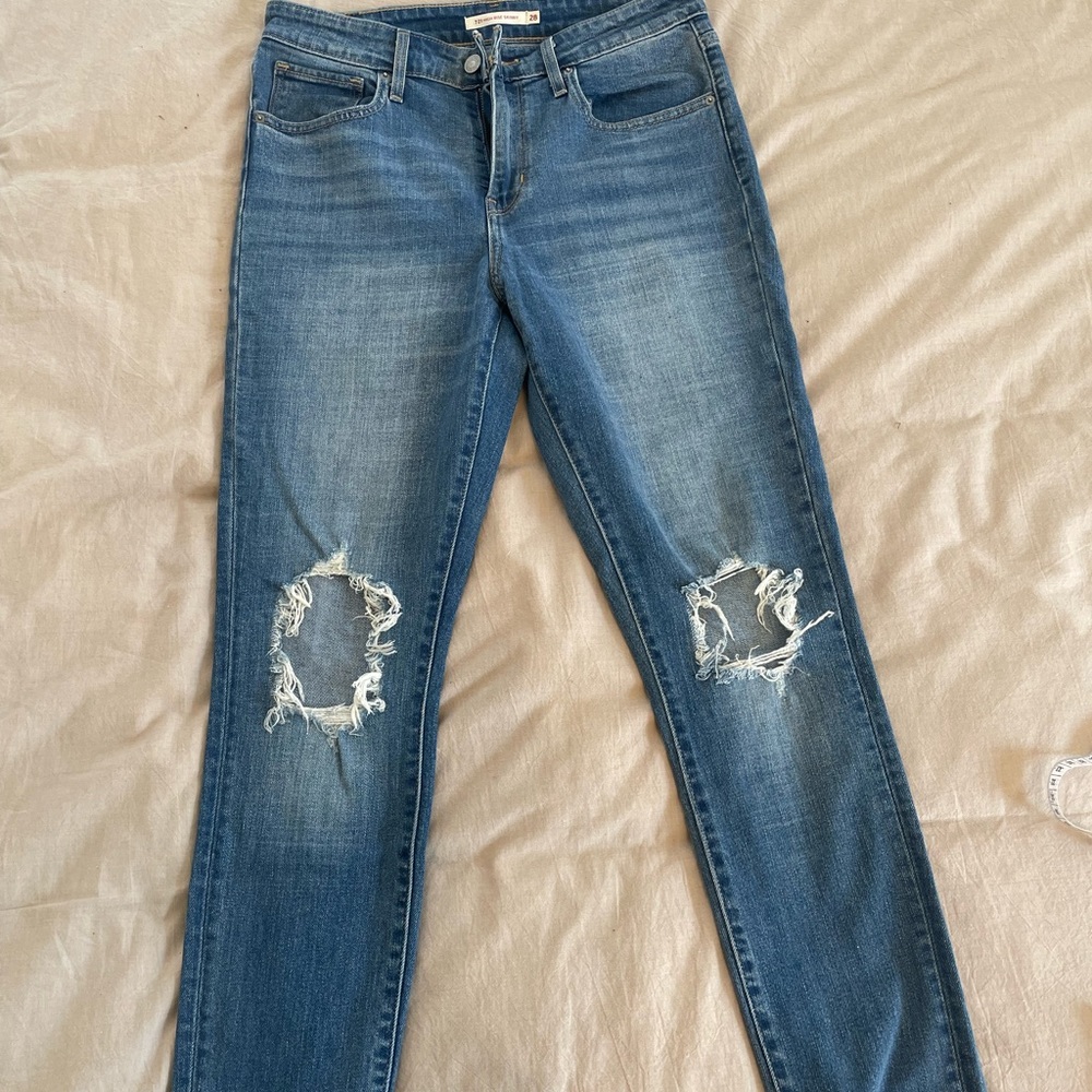 Levi’s 721 skinny ankle jean distressed size 28